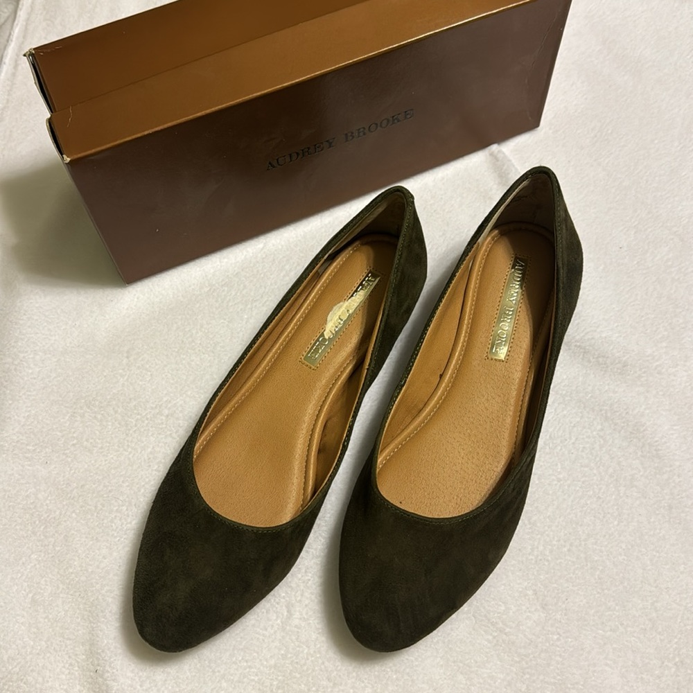 New in box - olive leather suede flats
